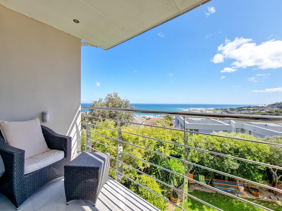 To Let 7 Bedroom Property for Rent in Camps Bay Western Cape